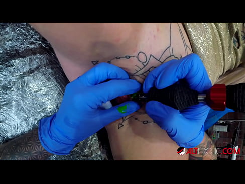 ❤️ Extrem tätowierte Hottie Sully Savage hat ein Tattoo auf ihrer Klitoris ❌ Anal porn bei porn de.raceporn.ru ﹏
